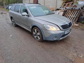 Skoda Octavia Scout 37065010307 variklis cfh pavarų dėžės kodas lnm spalvos kodas