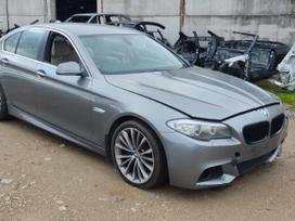 BMW 525 Ardyme turime keletą tokio modelio automobilių skirtingų spalvų