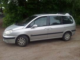 Peugeot 807 Turiu ir 2 0hdi ir su 2 2i 16v benzininiu motoru kol kas viskas