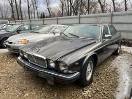 Jaguar XJ, 4.2 l., saloon / sedan