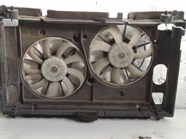 Toyota Prius for parts. Kebulo dalys varikliai pakaba pastoviai turime pri
