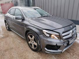 Mercedes-Benz GLA200 по частям