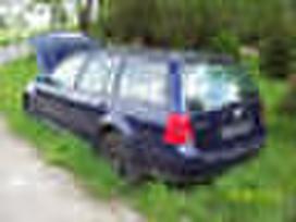 Volkswagen Bora dalimis. Yra ir sedanas.