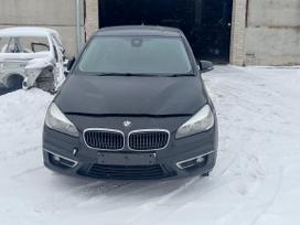 BMW 216 Active Tourer Ardyme turime keletą tokio modelio automobilių skirtingų spalvų