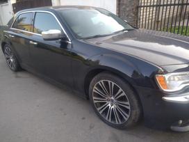 Chrysler 300C rezerves daļās. Juodas panoramines stogo apmusimas