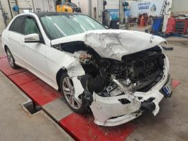 Mercedes-Benz E klasė dalimis. Automobilis ardomas dalimis запасные части автомобиля