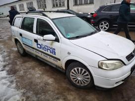 Opel Astra dalimis. Automobilis ardomas