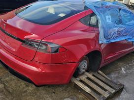 Tesla Model S по частям