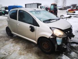 Toyota Aygo по частям. Automobilis ardomas dalimis запасные части автомобил