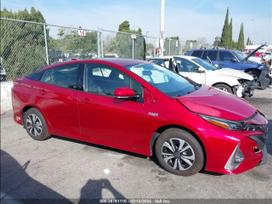 Toyota Prius Prime по частям. Dalimis kuriasi ir vaziuoja maza rida