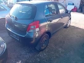 Toyota Yaris по частям