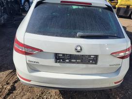 Skoda Superb dalimis