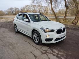 BMW X1 Ardyme turime keletą tokio modelio automobilių skirtingų spalvų