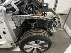 Tesla Model Y по частям. 2024 metu modelis rwd dalim vaziuokle sveika visa