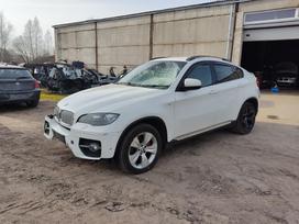 BMW X6 Ardyme turime keletą tokio modelio automobilių skirtingų spalvų