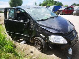 Volkswagen Fox по частям. Automobilis ardomas dalimis запасные части автомобил