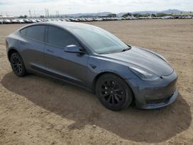 Tesla Model 3 Dėl dalių skambinkite 370 601 801 26 viber whatsapp 370 604