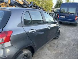 Toyota Yaris по частям