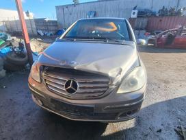 Mercedes-Benz B180
