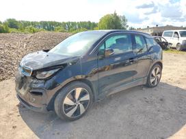 BMW i3 Ardyme turime keletą tokio modelio automobilių skirtingų spalvų