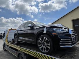 Audi SQ5 по частям. Sq5 r21 ratai panorama juodos lubos led skydeli