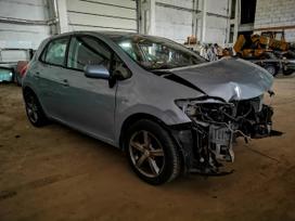 Toyota Auris dalimis. Automobilis ardomas dalimis запасные части автомобиля