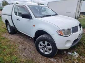 Mitsubishi L200 Utena bet dalis siunciame detali vysylaju
