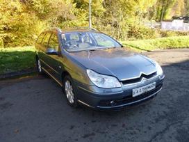 Citroen C5 dalimis. Turime ivairiu prancuzisku automobiliu modeliu ivairiu v