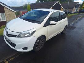Toyota Yaris по частям. Rida 100k variklio kodas 1nr fe greičių dėžės koda