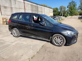 BMW 218 Gran Tourer Ardyme turime keletą tokio modelio automobilių skirtingų spalvų