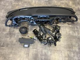 Kia Stinger консоль, подушки безопасности