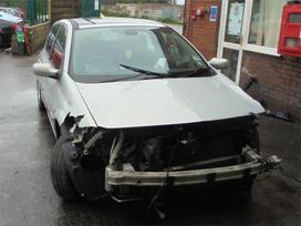 Renault Megane dalimis. Turime ivairiu prancuzisku automobiliu modeliu ivairiu v