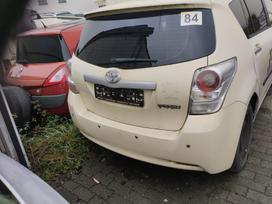 Toyota Verso по частям. Spalva sidabrine