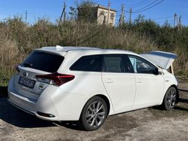 Toyota Auris dalimis. Europinis pusiau odinis salonas