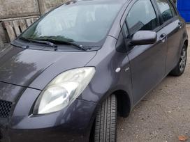 Toyota Yaris по частям. Turime dyzelinių ir benzininių modelių