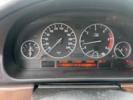 BMW 5 serija dalimis