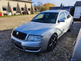 Skoda Superb dalimis. Dirbame nuo 9h iki 18h