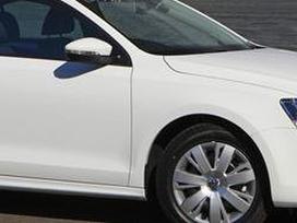Volkswagen Jetta dalimis. Pigios kėbulo dalys žibintai radiatoriai tel 8 698 3