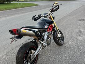 Aprilia Dorsoduro, supermoto