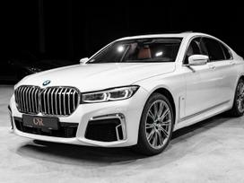 BMW 750, 4.4 l., saloon / sedan