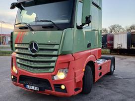Mercedes-Benz 1843, double sleeper