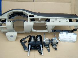 Volvo V70 for parts. saugos pagalvių komplektas dalys yra originalios