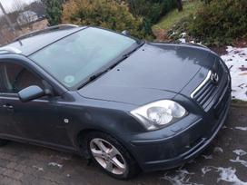 Toyota Avensis for parts