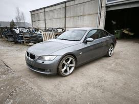 BMW 320 Ardyme turime keletą tokio modelio automobilių skirtingų spalvų