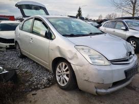 Toyota Prius по частям. Automobilis ardomas dalimis запасные части автомобил