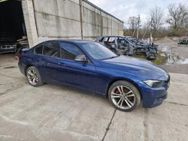 BMW 330 Ardyme turime keletą tokio modelio automobilių skirtingų spalvų