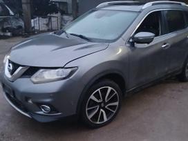 Nissan X-Trail automobilis skendes turime ir daugiau automobiliu dalimis