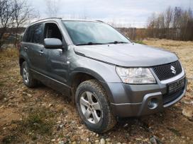 Suzuki Grand Vitara dalimis. Automobilis