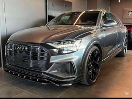 Audi Q8, 4.0 l., off-road / crossover