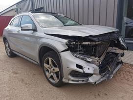 Mercedes-Benz GLA200 по частям